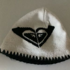 Roxy beanie in black and white